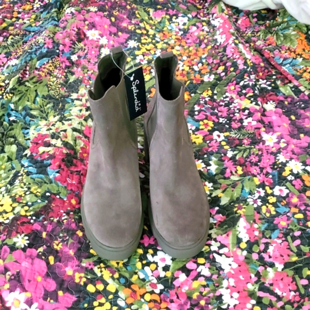 nwt SPLENDID womens size 9 olive greenish/greyish suede chelsea boot w/lug sole